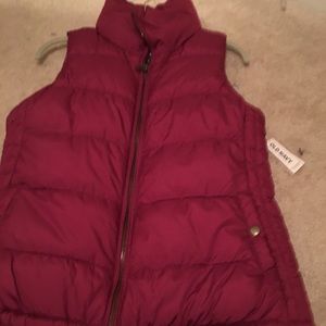 Old Navy womens Cranberry XS puffer vest new